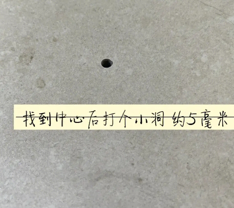 克山瓷砖空鼓维修公司专业解答在瓷砖铺贴过程中，如果砂料搅拌不均匀，将会带来以下问题