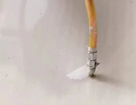 克山瓷砖空鼓维修公司专业解答在瓷砖铺贴过程中，如果使用的砂料过粗（如全部使用了粗砂），可能会导致以下问题